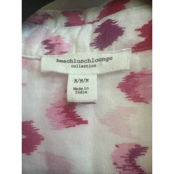 Beach Lunch LoungeWhite with Pink Abstract Heart/V Shape Pattern Button Down Top - Picture 2 of 8
